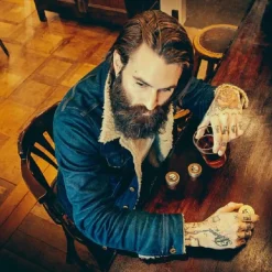 Captain Fawcett Viiksivahat>Viiksivaha Booze and Baccy